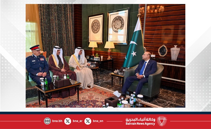 في اطار زيارته إلى مملكة البحرين...فخامة الرئيس الباكستاني يستقبل معالي وزير الداخلية ويشيد بجهود البلدين في تطوير التعاون والتنسيق الأمني